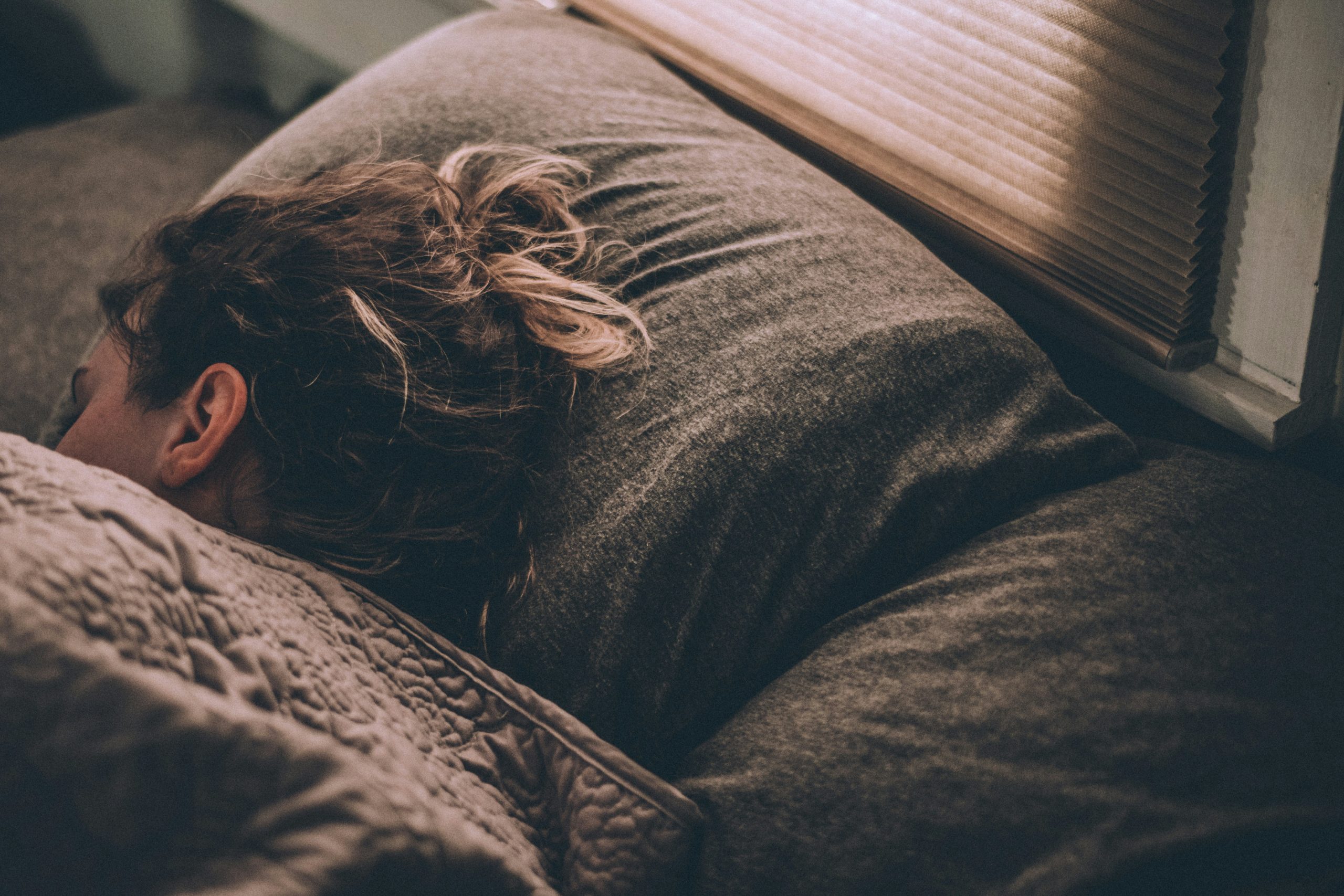 Как сбить режим сна и потом собрать себя по кусочкам: личный опыт